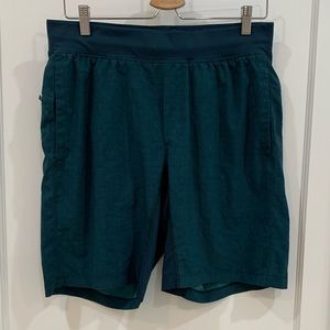 Men’s Lulu Lemon athletic shorts - Size Medium